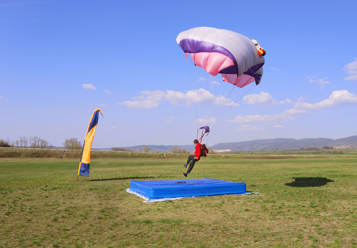 Grimes IQ Q4 2023By Benjamin B. Wallace, CFA Grimes & Company, Inc.